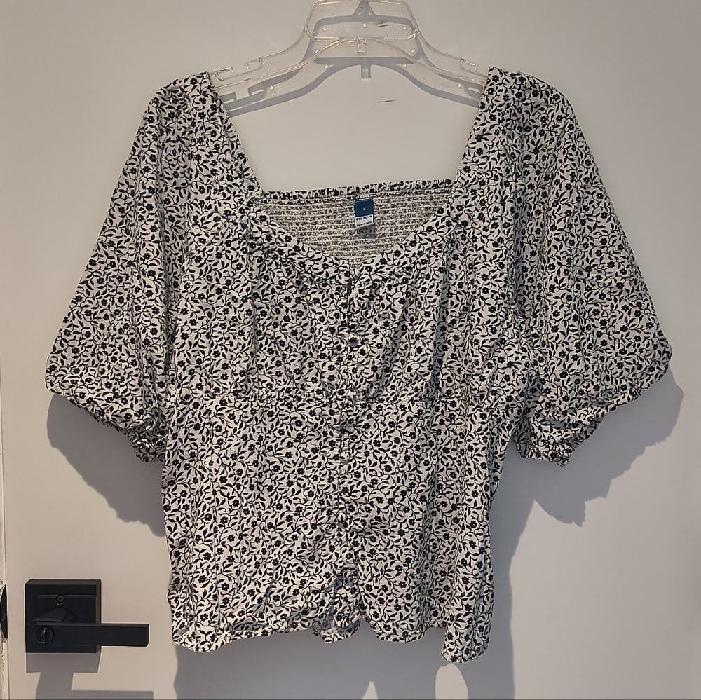 Old Navy Black and White Floral Puff-Sleeve Blouse